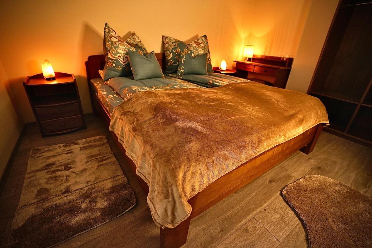 Bacchus Pub Es Panzio Bed and Breakfast Dunaharaszti Eksteriør billede