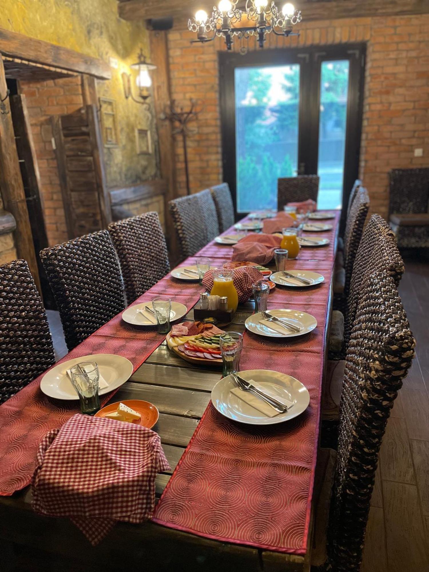 Bacchus Pub Es Panzio Bed and Breakfast Dunaharaszti Eksteriør billede